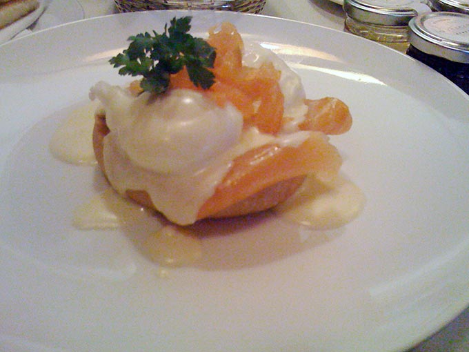 La Réserve - eggs benedict