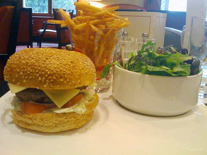 Métropole - burger and fries
