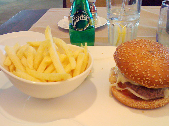 Kempinski - cheeseburger and fries