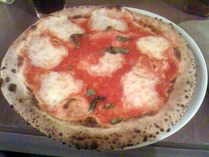 Luigia - margherita pizza