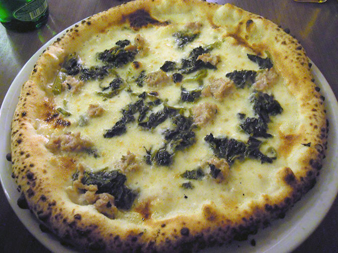 Luigia - pizza vesuvio