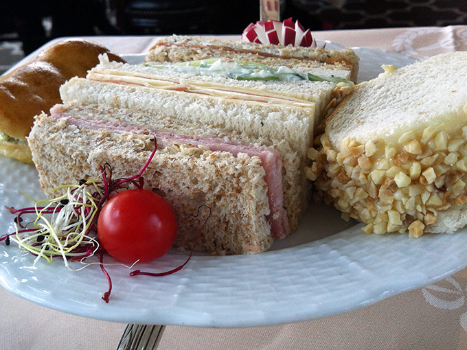 Hôtel d'Angleterre - finger sandwiches