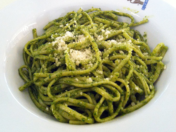 capocaccia - spaghetti pesto