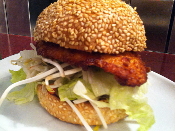 Denise's Art of Burger - Asian chicken burger