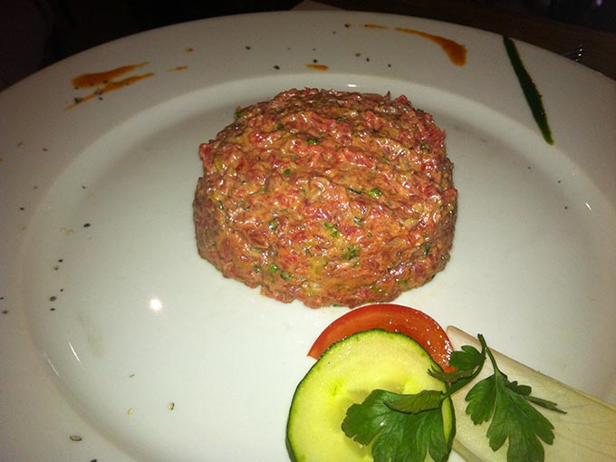 Les Dix Vins - steak tartare